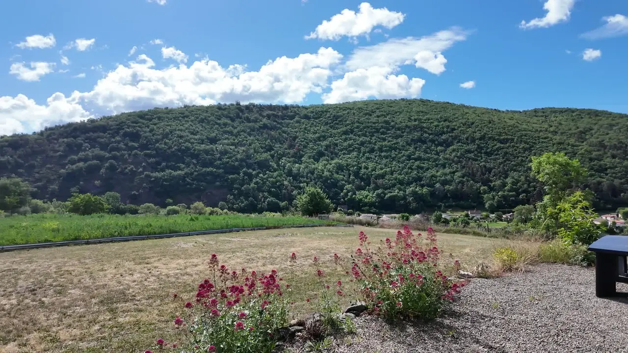 L'entrée de la ferme La Coquille de Massiac
